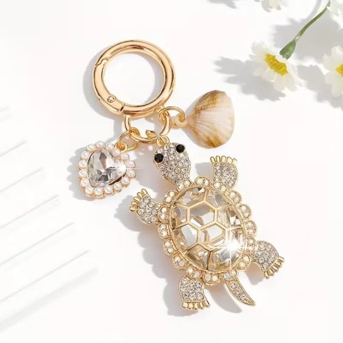 Fehér teknősös kulcstartó