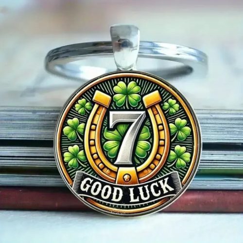 Szerencse kulcstartó négylevelű lóherével