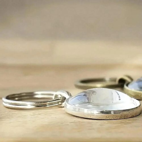 Varrógépes kulcstartó