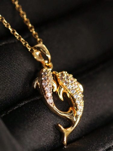 Delfin és koi medálos nyaklánc